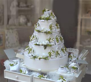 White And Green Wedding Cake