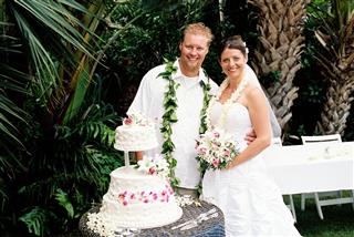 Hawaii style wedding couple