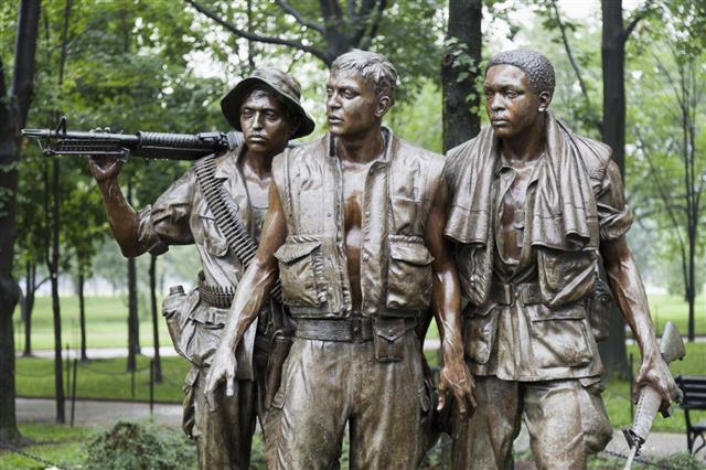 The Three Soldiers Vietnam Veterans Memorial Washington Dc