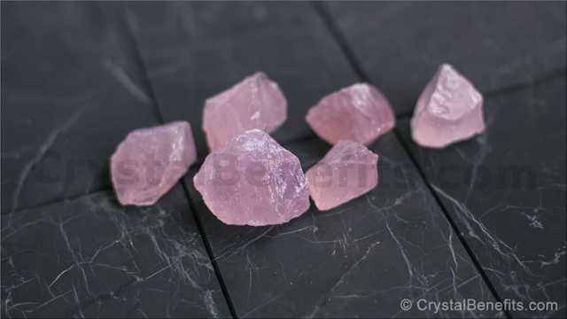Rose quartz gemstones